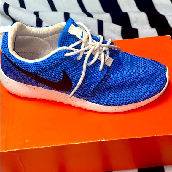 Sneakers - Picture 1 of 1